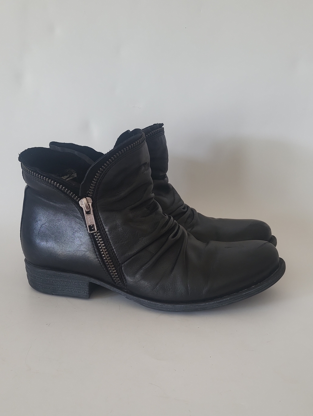 Miz Mooz LUNA Ankle Boots Size 6 Leather Zipper ruched Moto Booties Blue